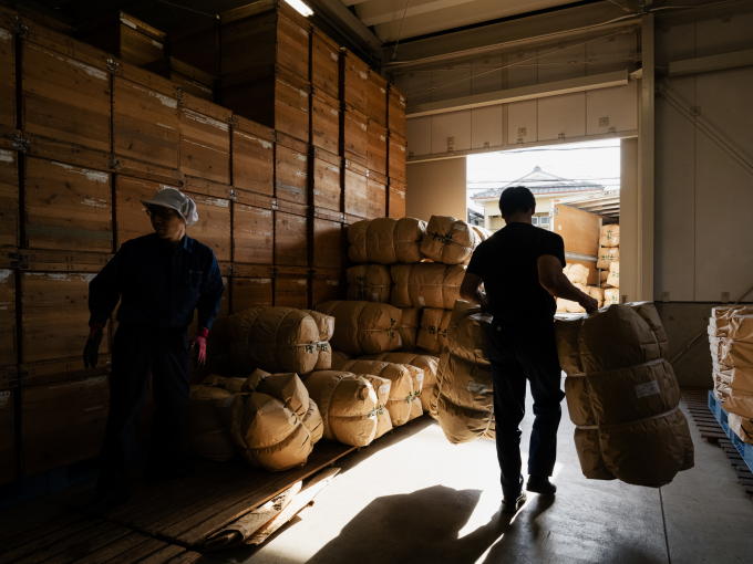 Traditional CHABAKO are still used in tea production today.