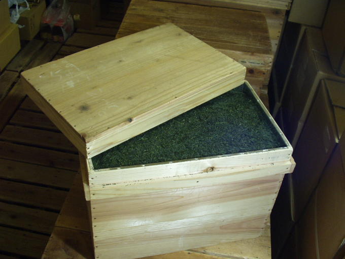 Traditional CHABAKO are still used in tea production today.