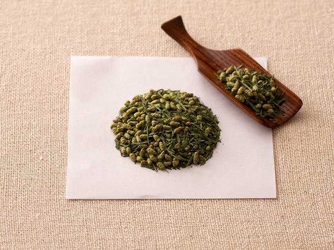 Genmaicha Matcha-iri is a mix of roasted brown rice and Sencha, dusted with a light coating of Matcha.
