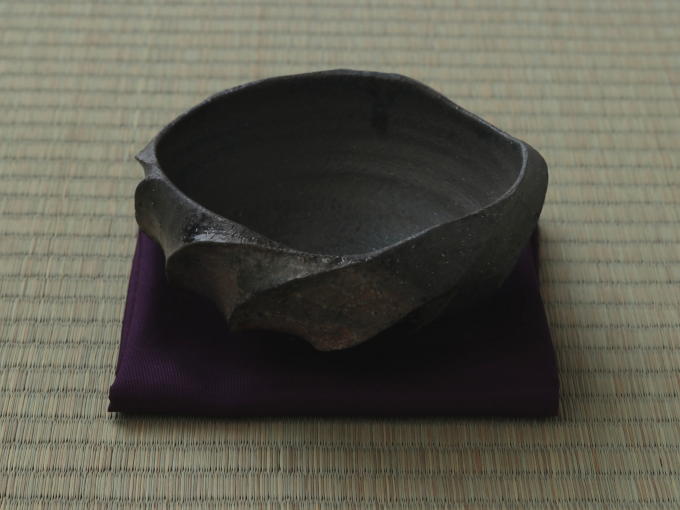 [Limited] KURO IWANAMI - HIRAGATA (handcrafted Matcha bowl)