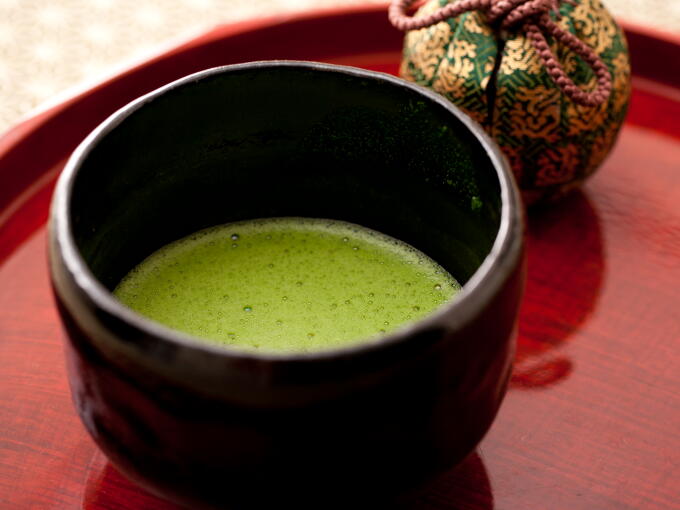The smooth and mellow taste of this Matcha is uniquely noble and elegant. It must be by the very grace of God.