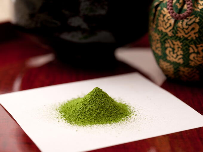 Refined bright green color is proof of subtle mellow taste and noble sweet aroma.