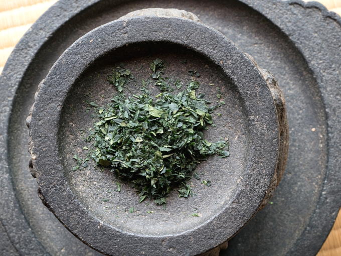 This hand grinding stone mill was made over 200 years ago and used to grind tea leaves into the fine powder of Matcha at many remarkable tea ceremonies.