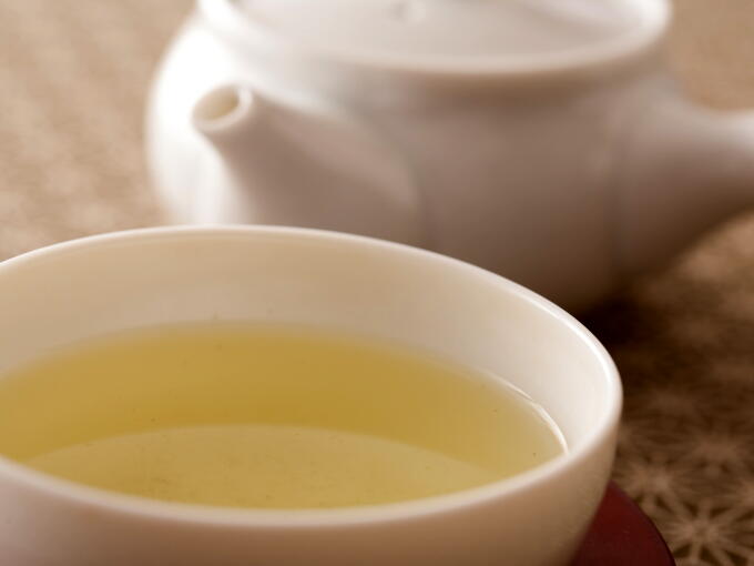 Brewed infusion color of this tea is pure yellow green. This is especially the case with higher grade traditional Sencha (Uji/Kyoto style).