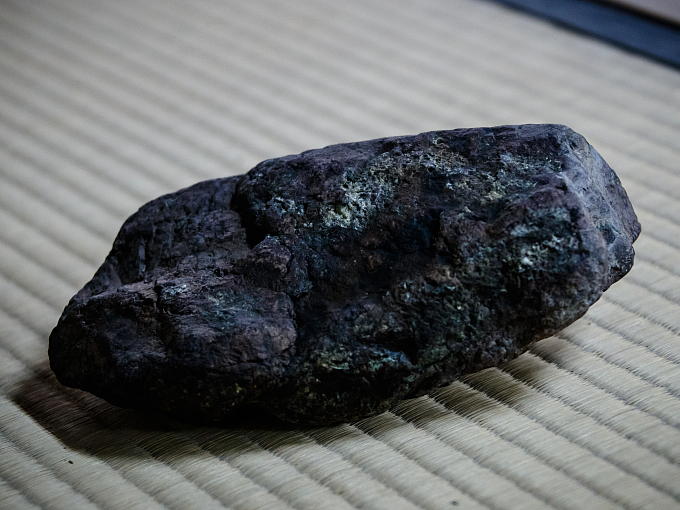KAMOGAWA stone used for black glaze of Raku Yaki. It is now very rare and precious.