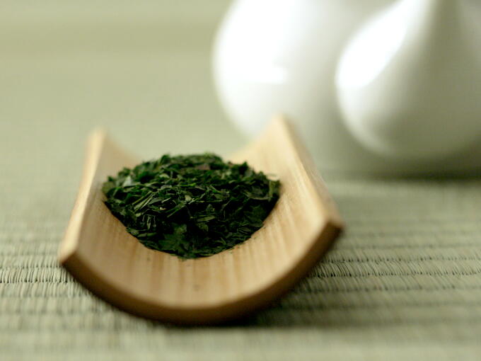 These are Tencha tea leaves. To produce Matcha, we grind Tencha tea leaves into fine powder.