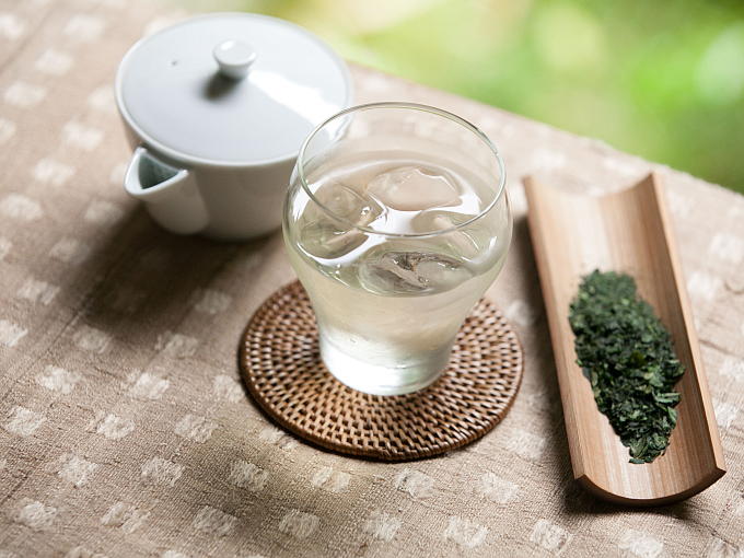Tencha also makes a lovely iced tea. You can prepare Iced Tencha using the same brewing method as Iced Gyokuro.