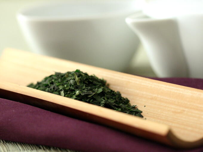 These are Tencha tea leaves. To produce Matcha, we grind Tencha tea leaves into fine powder.