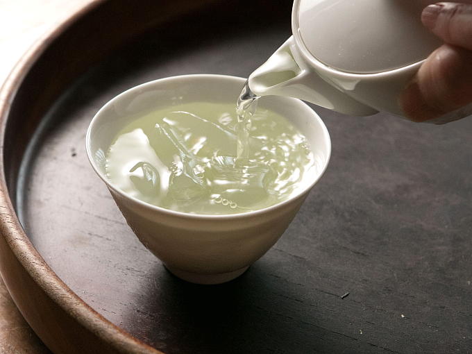 Tencha also makes a lovely iced tea. You can prepare Iced Tencha using the same brewing method as Iced Gyokuro.