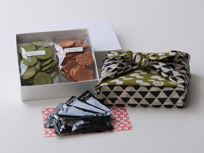 FUROSHIKI Gift Stick Matcha and SENBEI Set